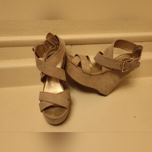 G By Guess Beige Taupe Wedges Size 7